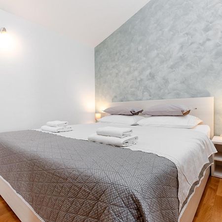 Apartments Gisela Макарска Екстериор снимка
