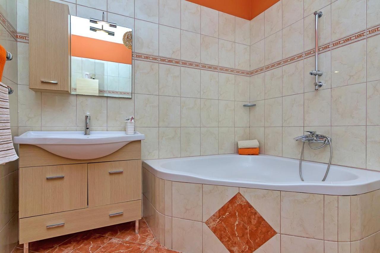 Apartments Gisela Макарска Екстериор снимка