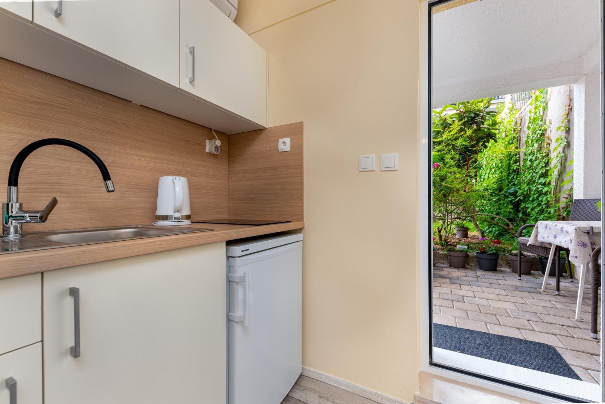 Apartments Gisela Макарска Стая снимка