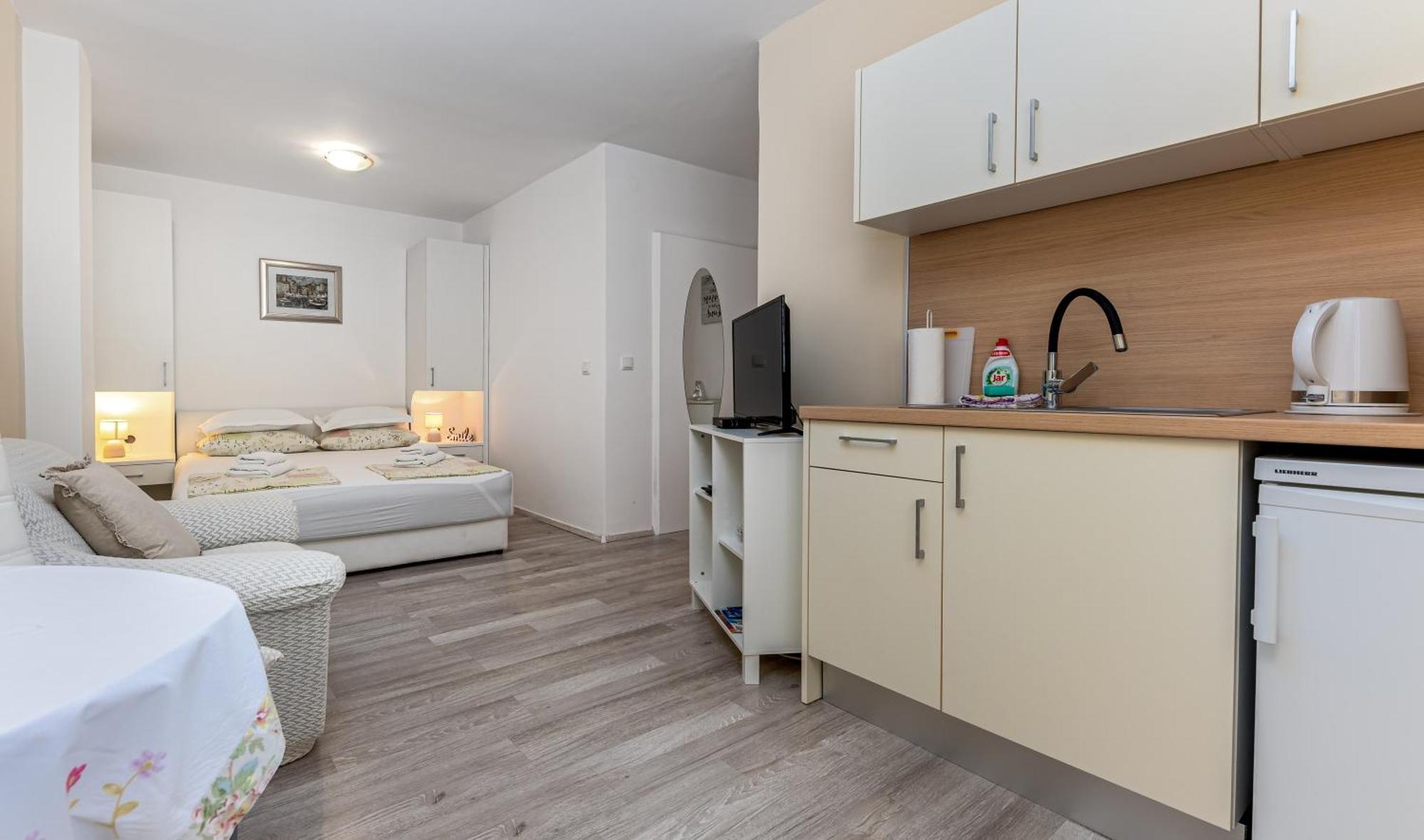 Apartments Gisela Макарска Стая снимка