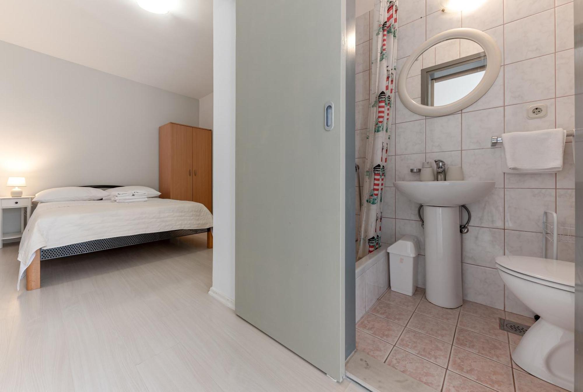 Apartments Gisela Макарска Стая снимка