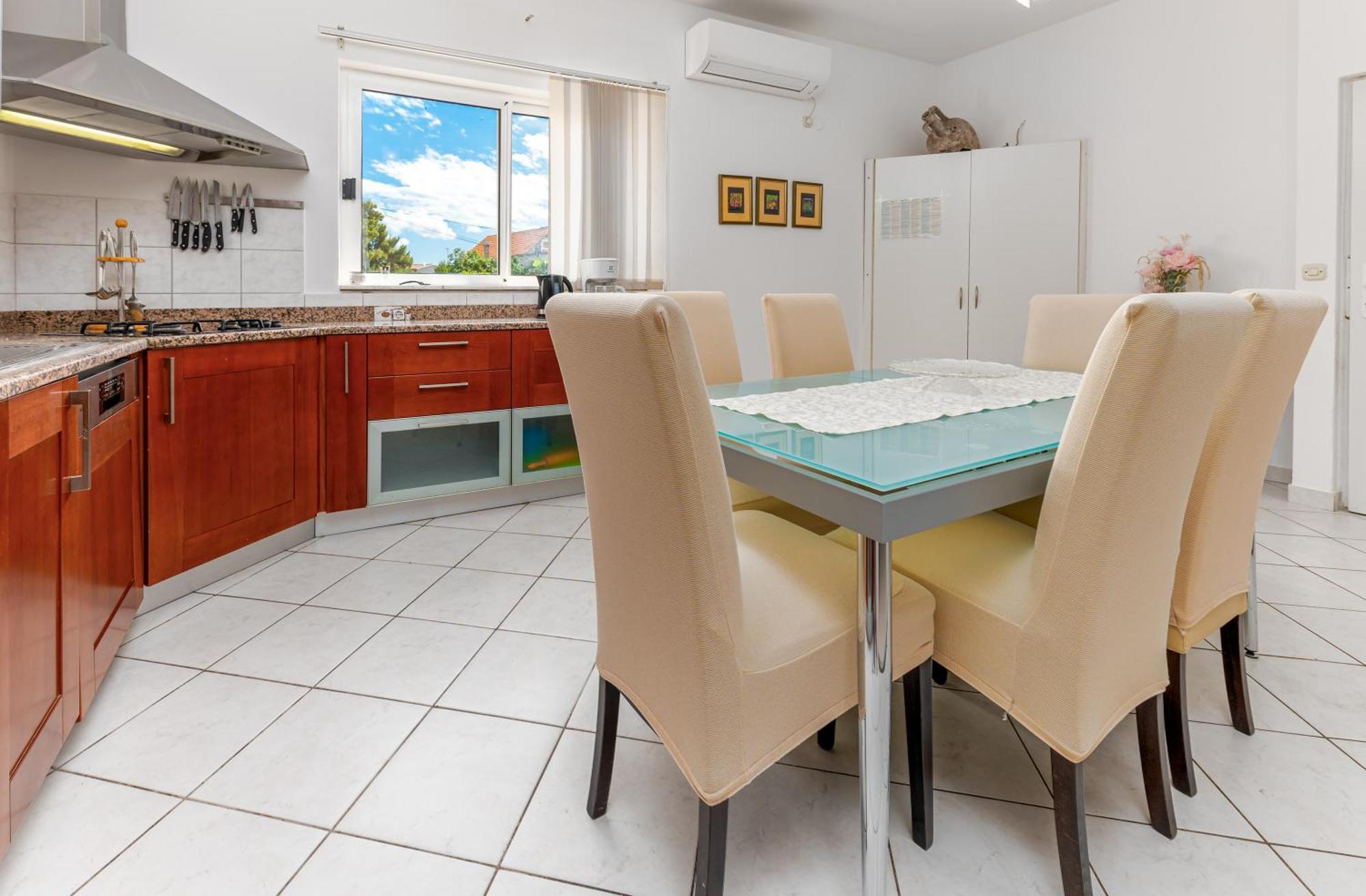 Apartments Gisela Макарска Стая снимка