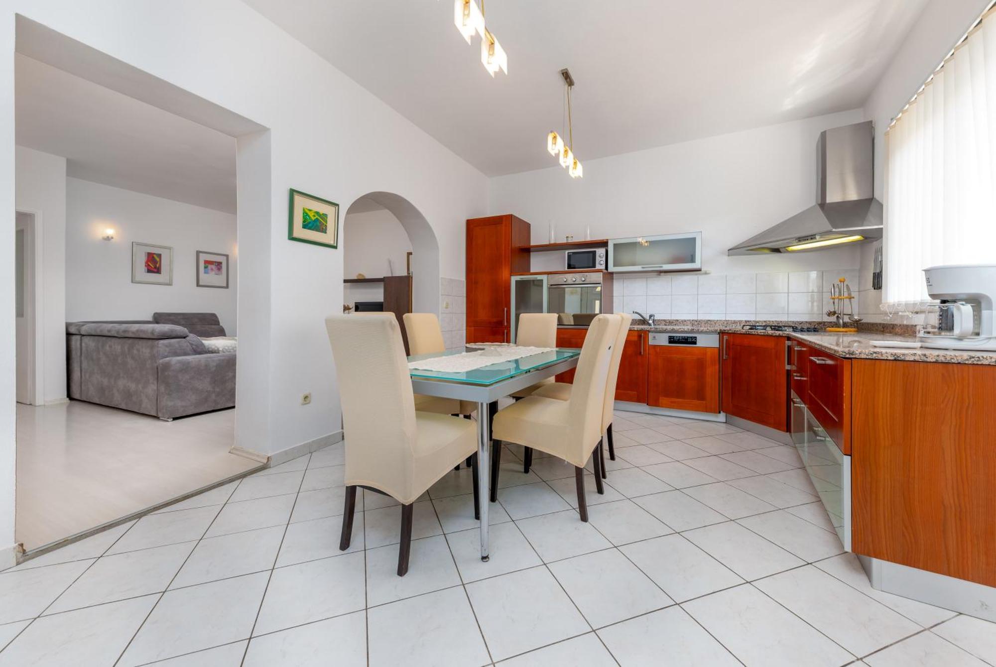 Apartments Gisela Макарска Стая снимка