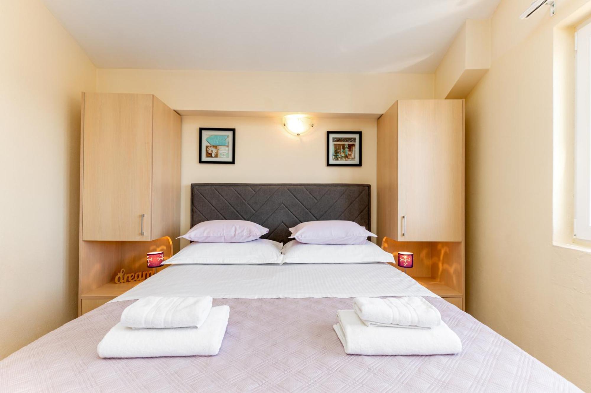 Apartments Gisela Макарска Стая снимка