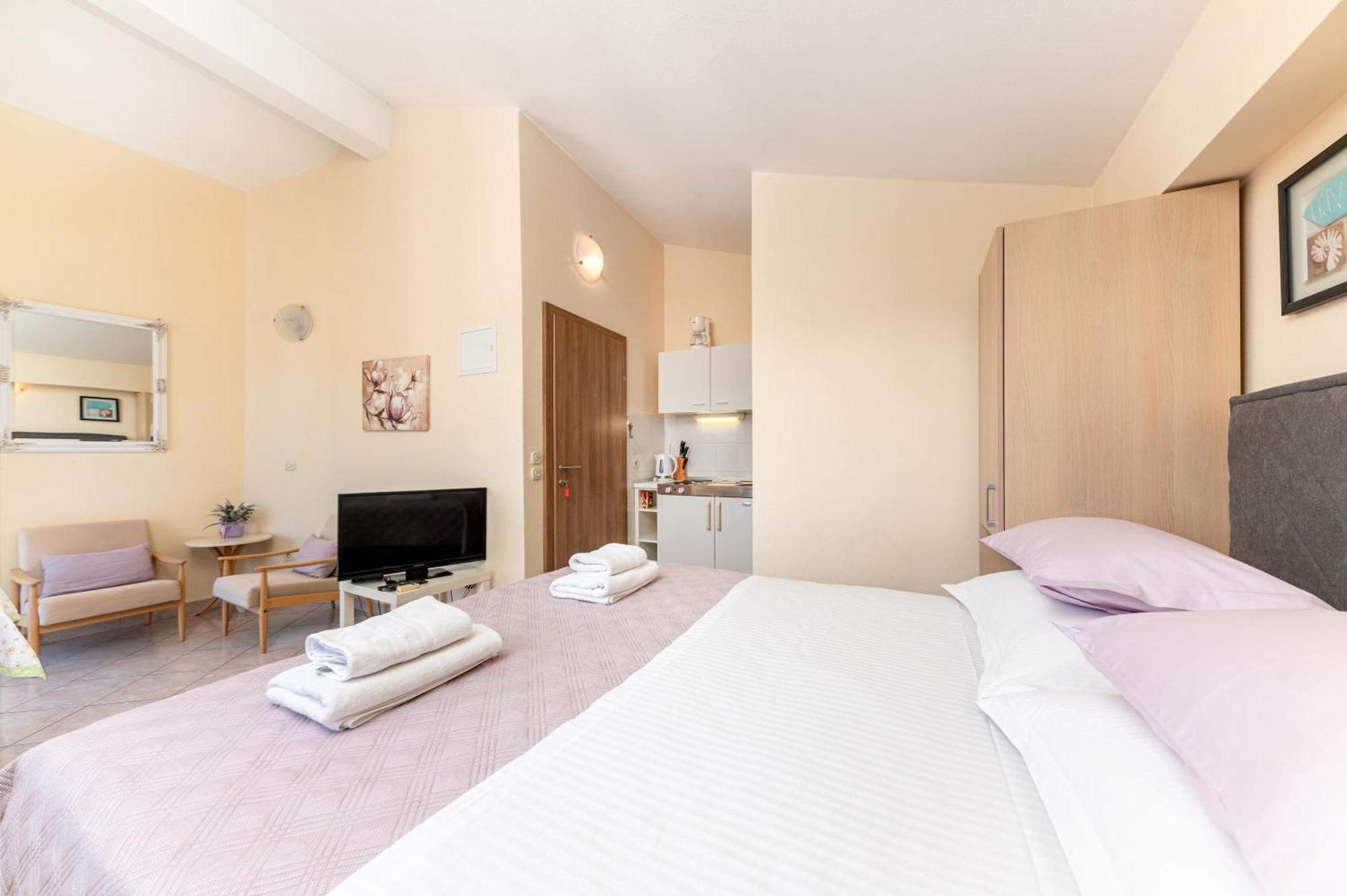Apartments Gisela Макарска Стая снимка